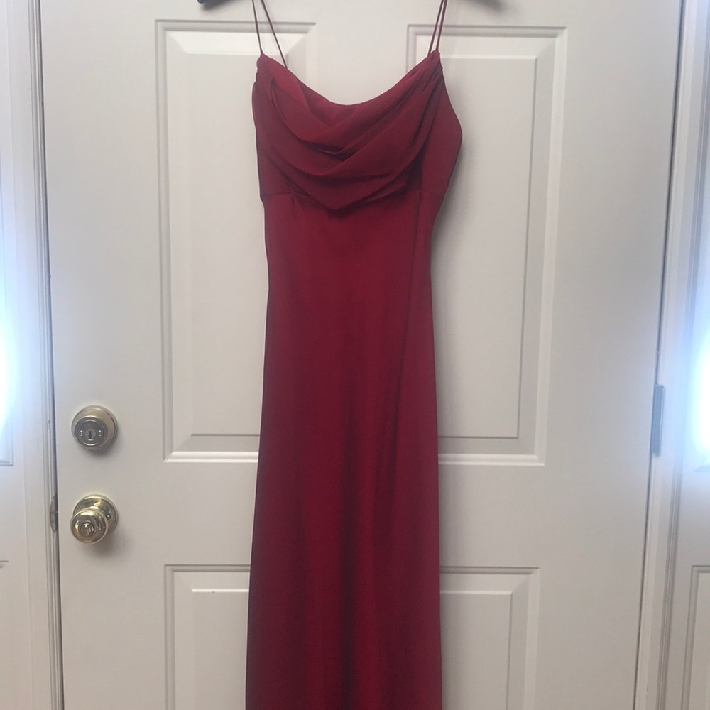 Red dress. Cache